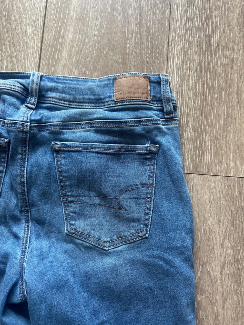 American Eagle Outfitters Mid-rise Women’s Blue Bootcut Jeans - Picture 3 of 3